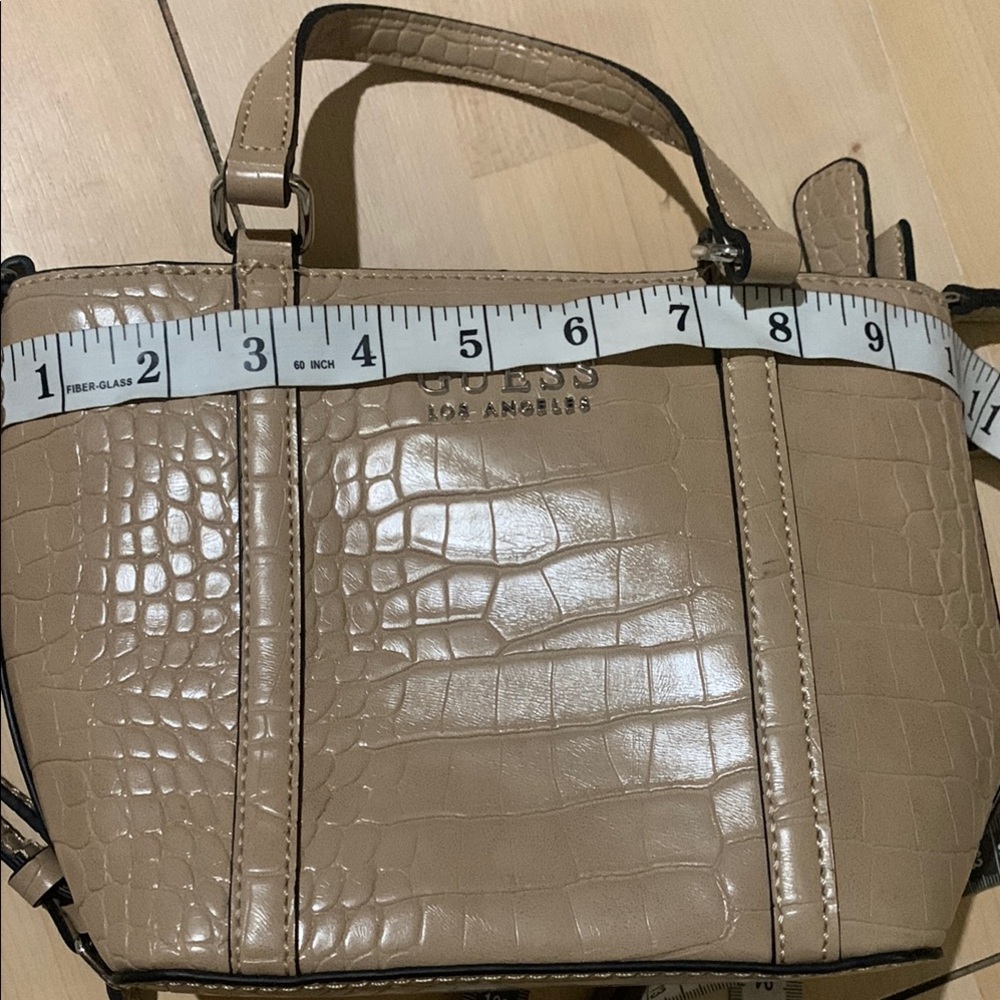 Guess Tan Crossbody Bag with Croc-Embossed Design NWOT - Picture 4 of 11